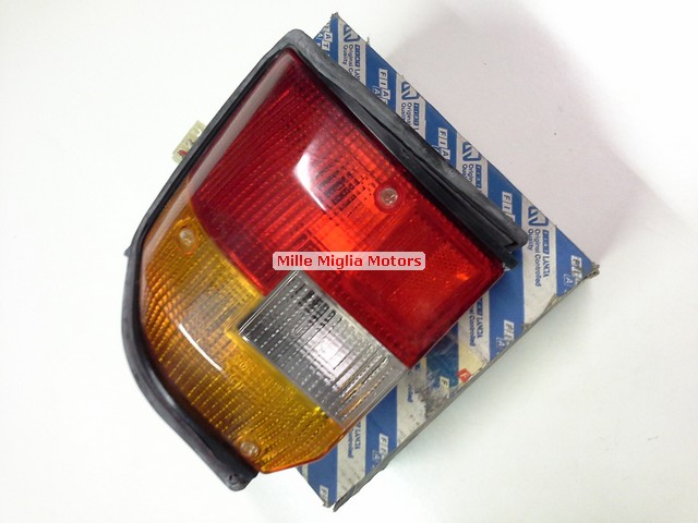 Lancia beta hpe rear tail light lamp right	 	82409736