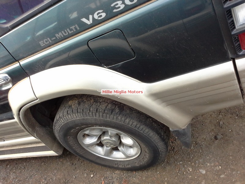 Mitsubishi Pajero rear wheel arch body part covet passenger side